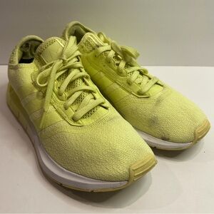 Used women’s Adidas swift low running shoes sz.8.5